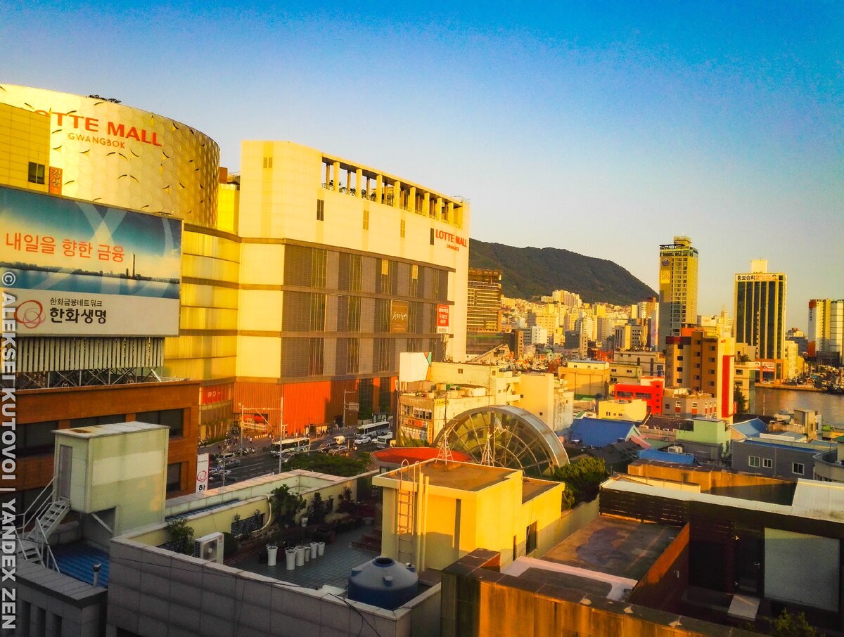 Вид из хостела в городе Пусан. Южная Корея.