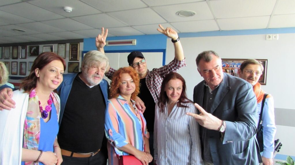 Кинорежиссёр Александр Радов со своими друзьями-коллегами на Севастопольском международном фестивале документальных фильмов и телепрограмм "Победили вместе"