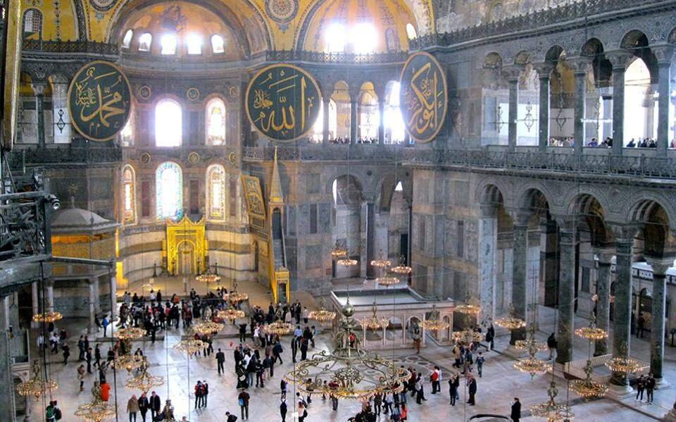 Храм св Софии в Константинополе внутренний вид.