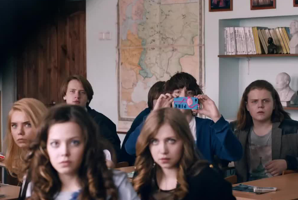 The virgin suicides книга. Школа девственников. Школьники в америке. Кирстен данст девственницы самоубийцы. Девственницы-самоубийцы (1999).