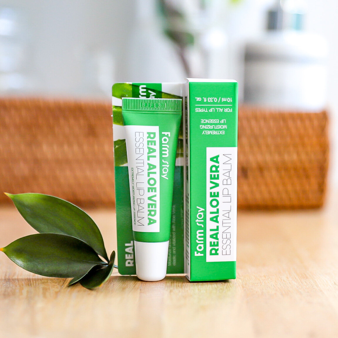 Бальзам для губ смягчающий с алоэ вера FarmStay Real Aloe Vera Essential Lip Balm 