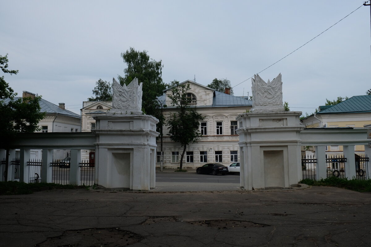 Асфальт в парке так себе, да