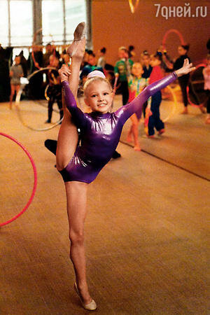Юная гимнастка Анжелина Воронцова