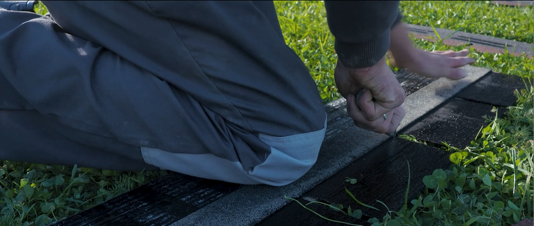 Выбрали недорогой и самый быстрый способ отделки цоколя. И не пожалели ...