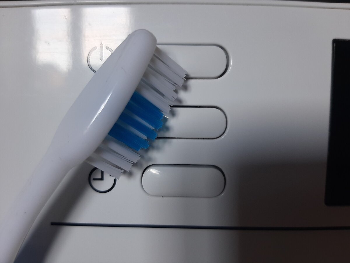 Зубная щетка - лучшая помощница в уборке