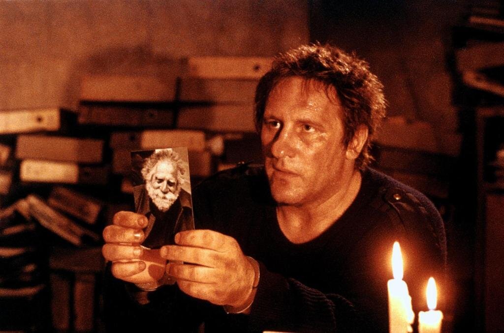 Кадр из фильма "Простая формальность" (1994)