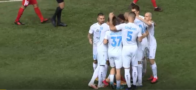 Первая атака гостей и футболисты "Н.Новгорода" празднуют забитый мяч. Фото из трансляции матча "Енисей"-"Н.Новгород".