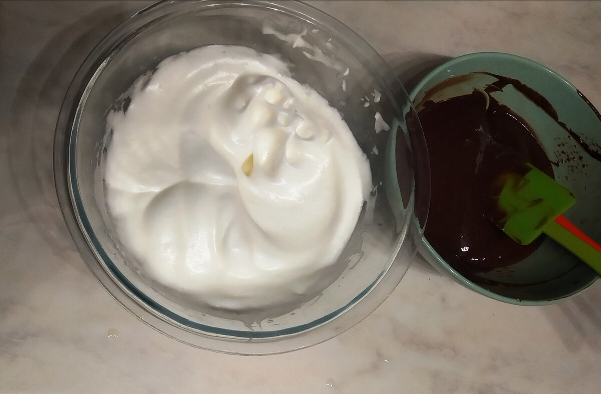 Шоколад с маслом и меренга