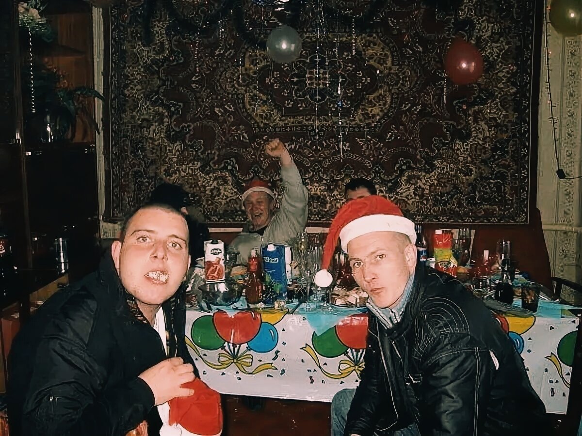 Алкаши за столом