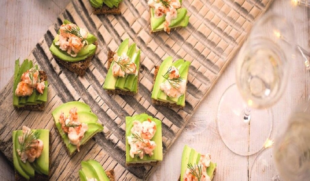 Для канала С.Пудовъ:  Канапе с авокадо,  креветками, морской солью и майонезом