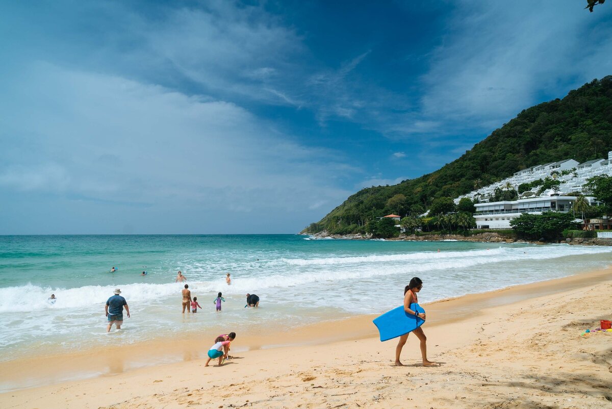 Nai beach phuket. Пляж Найхарн Пхукет. Таиланд най Харн. Тайланд Пхукет пляж най Харн. Пляж най Харн Харн Пхукет.