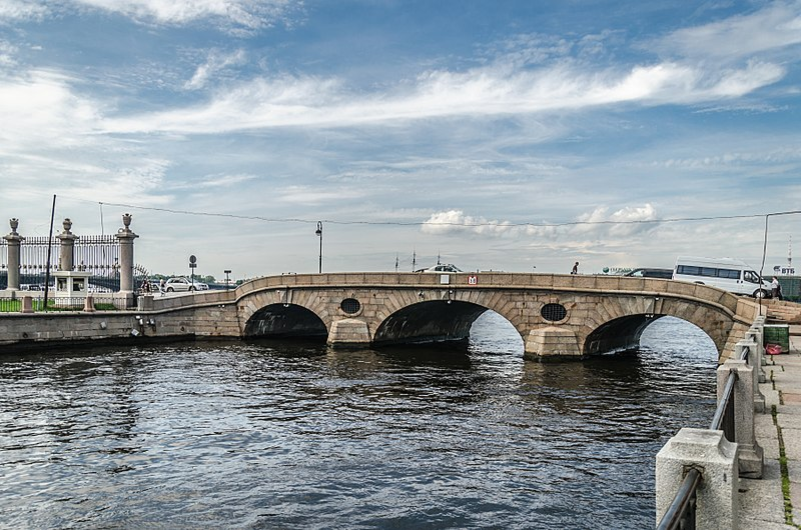 Самый старый из не перестраивавшихся мостов - Прачечный. Источник - Википедия