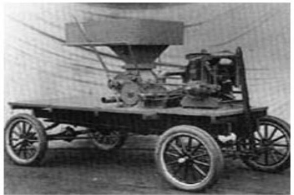 Целлюлозный утеплитель эковата появился в Европе в начале ХХ столетия. Промышленное производство эковаты было начато в Германии в 1928 году, восстанавливающей экономику после поражения в Первой мировой войне. В России целлюлозный утеплитель появился лишь в 1993 году.