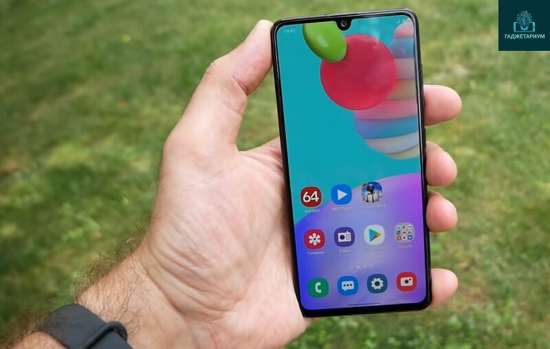 Идеальный смартфон для использования одной рукой. Скрин: youtube.com/·Arstayl·