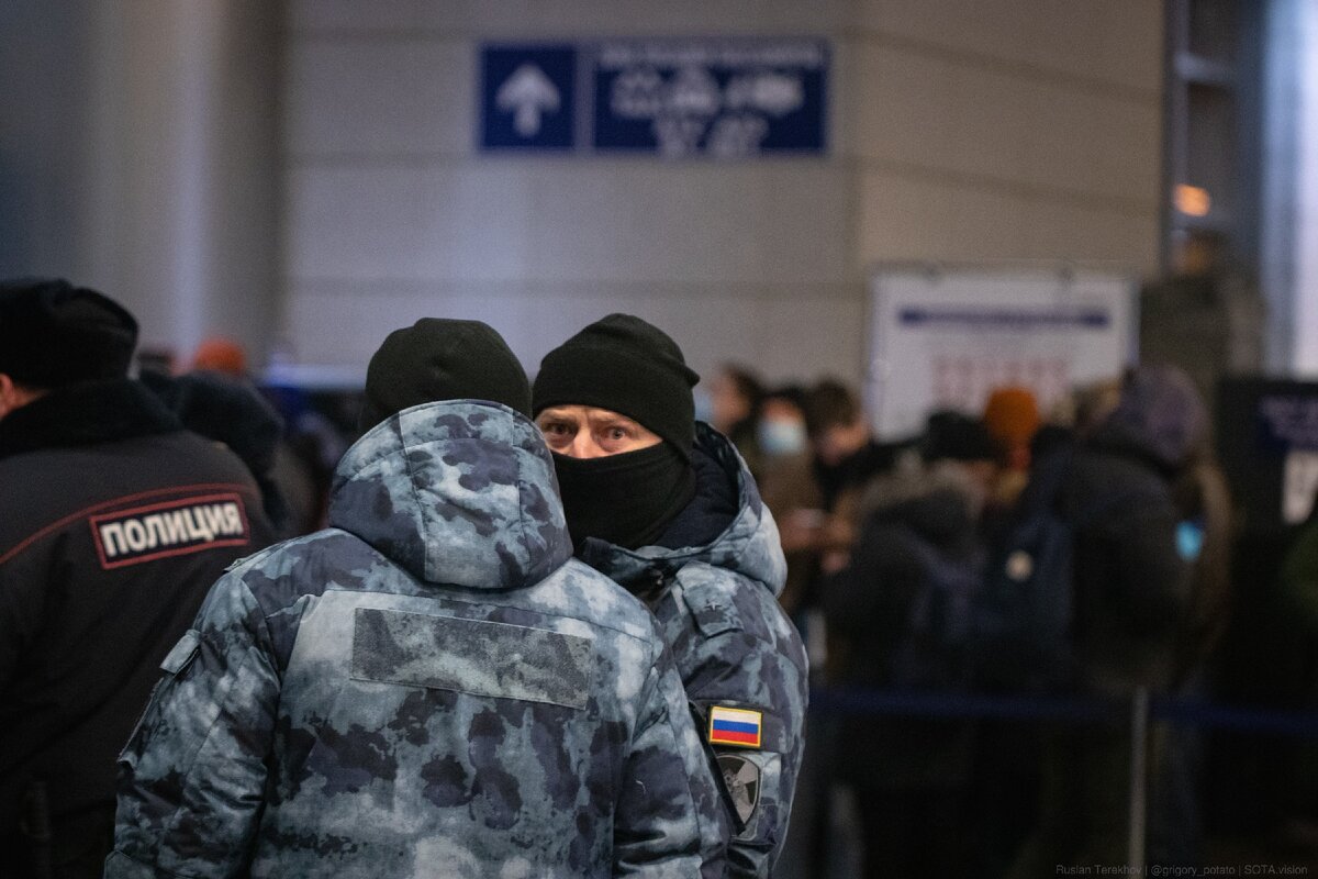 Во Внуково, куда должен был приземлиться самолёт с А. Навальным