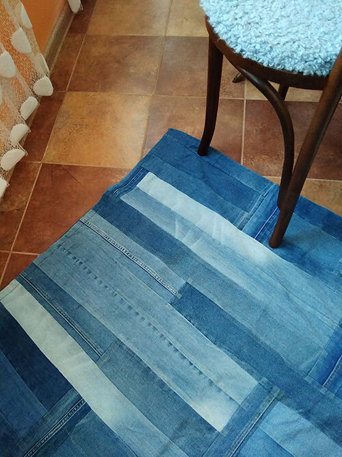Коврик для ванной из старых джинсов