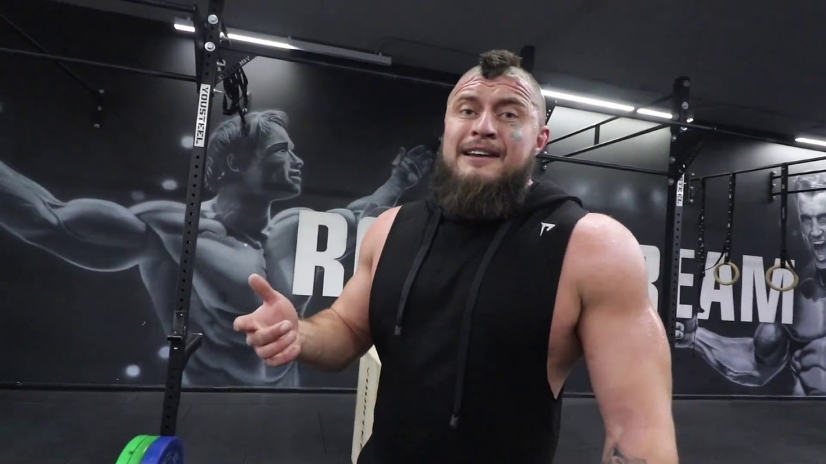 Макс Топор Щербаков. https://i.ytimg.com/vi/lEEwW8JzNsM/maxresdefault.jpg