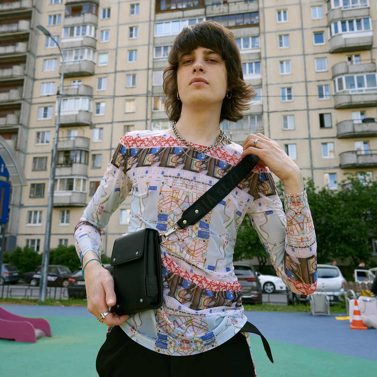 Цвета: черный и белый. Цена 4100,-