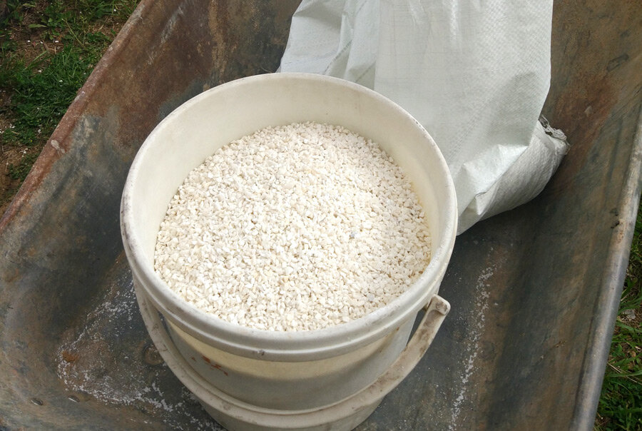 Вместо второго ведерка мешок с остатками