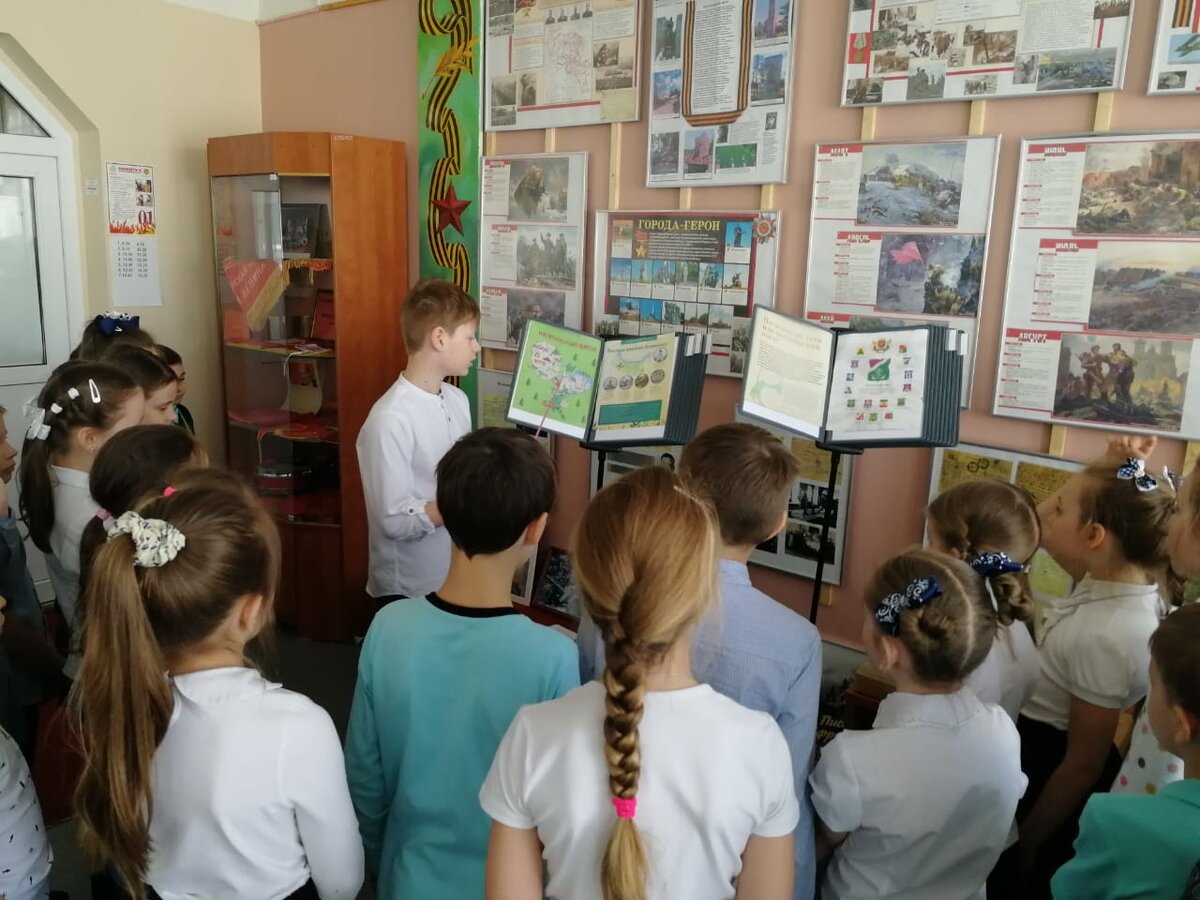 На экскурсии - на что же похож  силуэт нашего района на карте? 