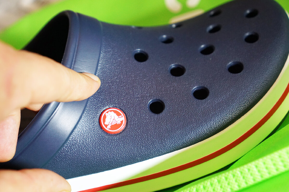 Как выглядят настоящие кроксы КАК ОТЛИЧИТЬ ОРИГИНАЛЬНЫЕ CROCS ОТ ПОДДЕЛЬНЫХ. СРАВНИВАЕМ И РЕЖЕМ Soberger Дзен