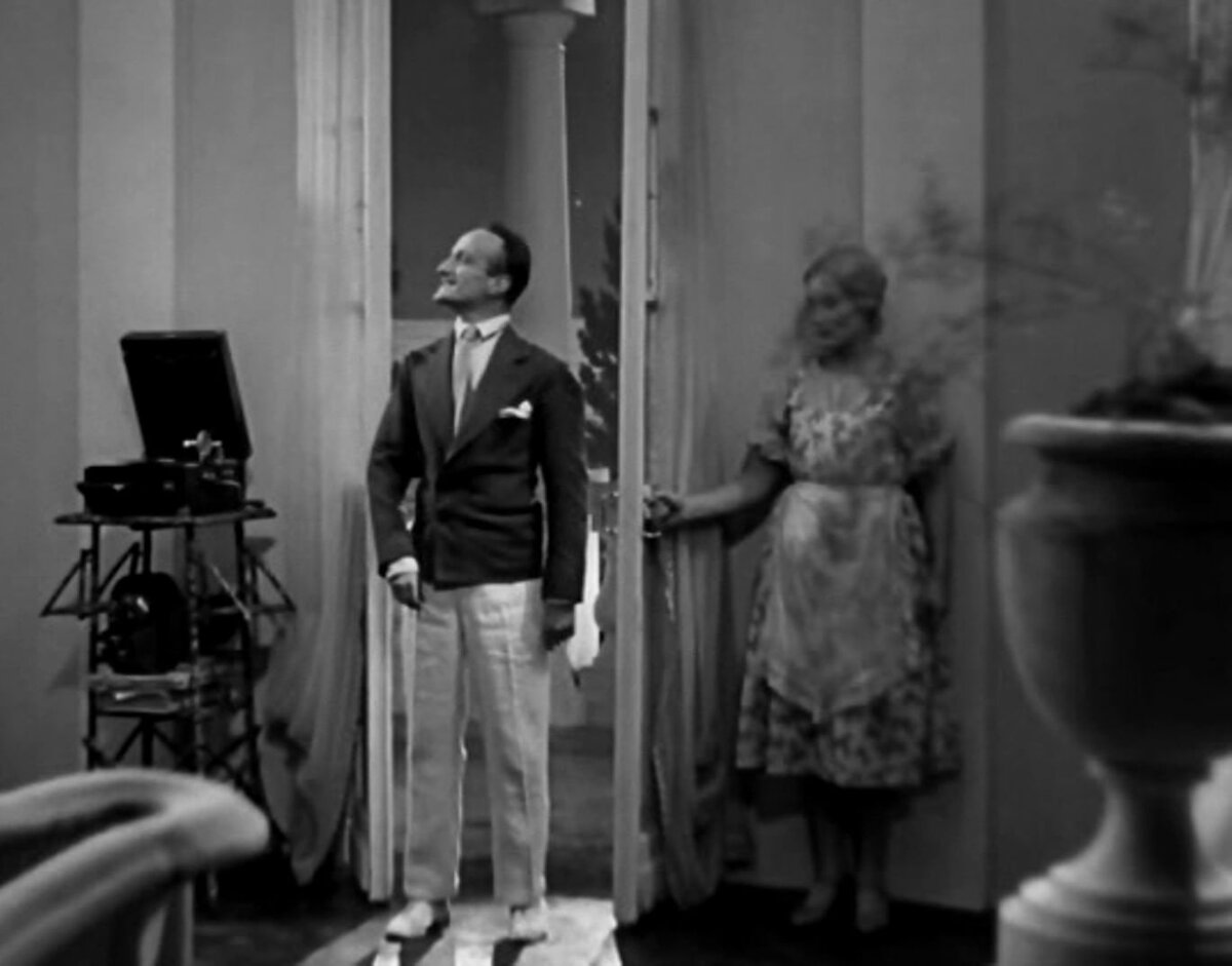 Валентин Парнах в эпизоде «Весёлых ребят» (1934).