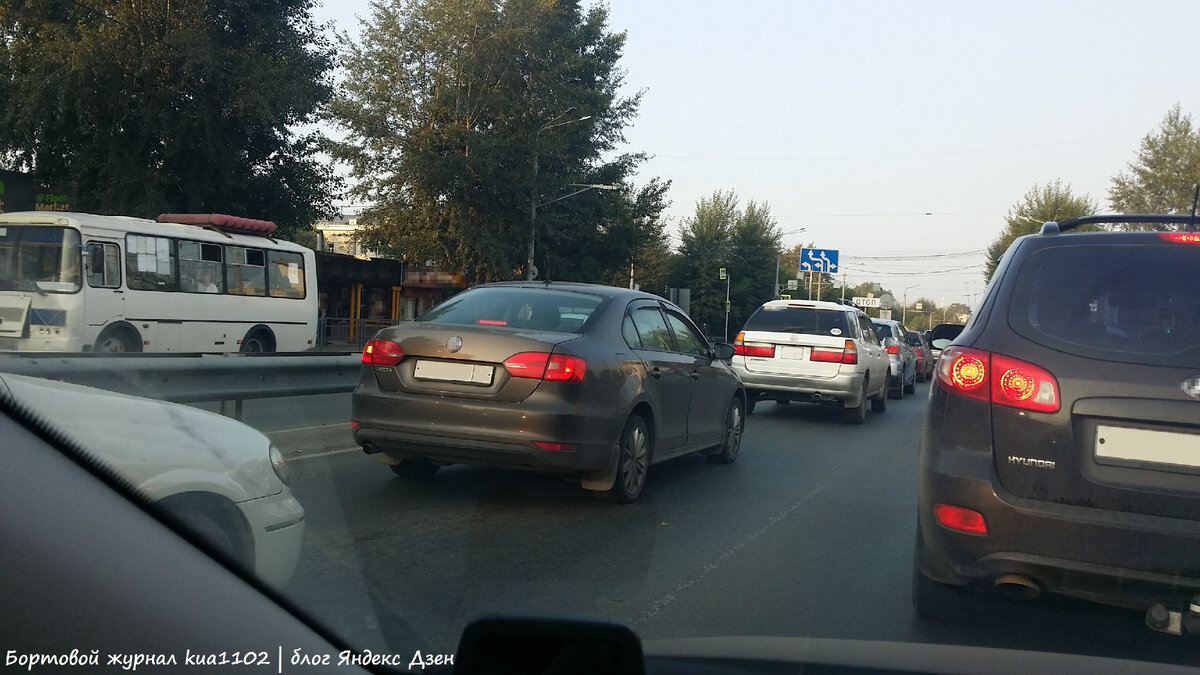 Volkswagen Jetta в предыдущей генерации, если не брать в расчёт заднюю часть, достаточно похож на Volkswagen Polo. Автор фотографии kua1102