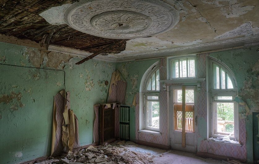 заброшки чернобыля и припяти. заброшенный 2017. феодосия огромное заброшенное здание на карантине. заброшенная усадьба в балакирево. ужастик про заброшенный город.