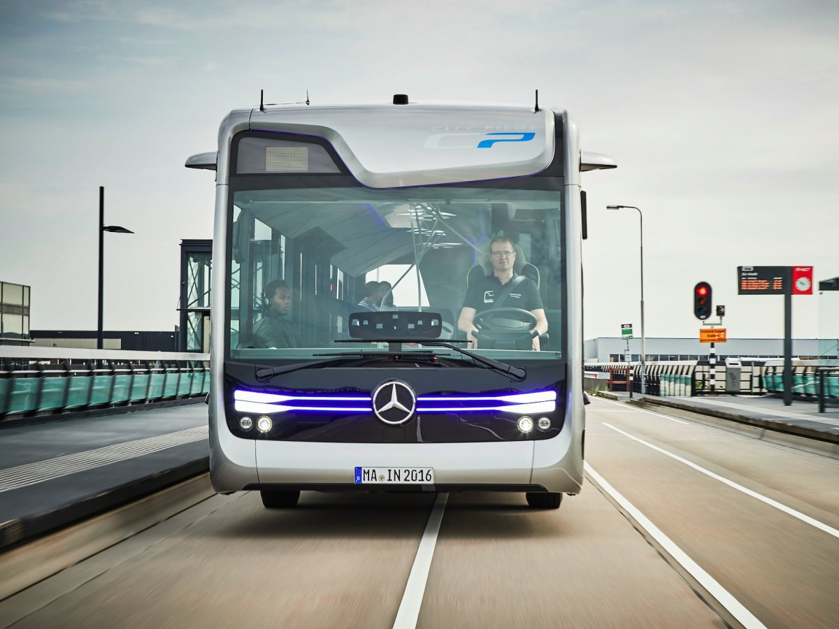 Mercedes-Benz Фьючер Bus. Беспилотный автобус Мерседес. Автобус Мерседес будущего. Автобусы в будущем.