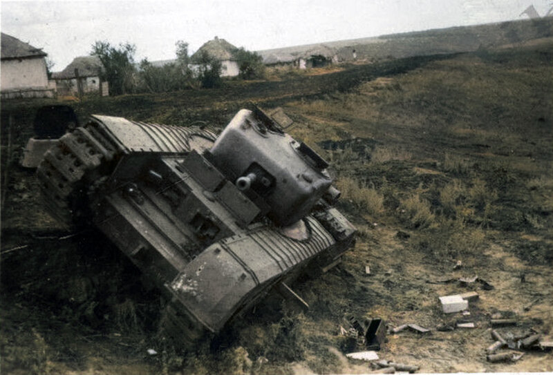 Подбитая техника в курской. Танк Черчилль Курская дуга 1943. Танк Черчилль подбитый. Танк Черчилль с 1943. Подбитые танки т-34 на Курской дуге.