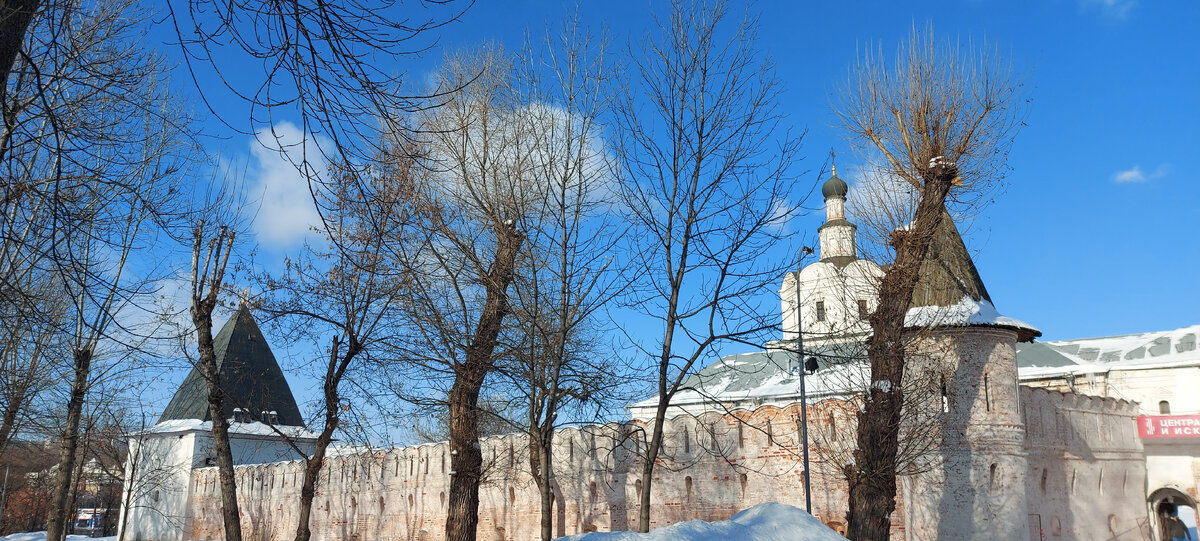 вид на Монастырь