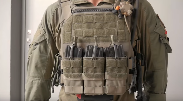 Бронежилет резервиста израильского спецназа. Скриншот https://m.youtube.com/watch?v=Uo_FFZAMXxs