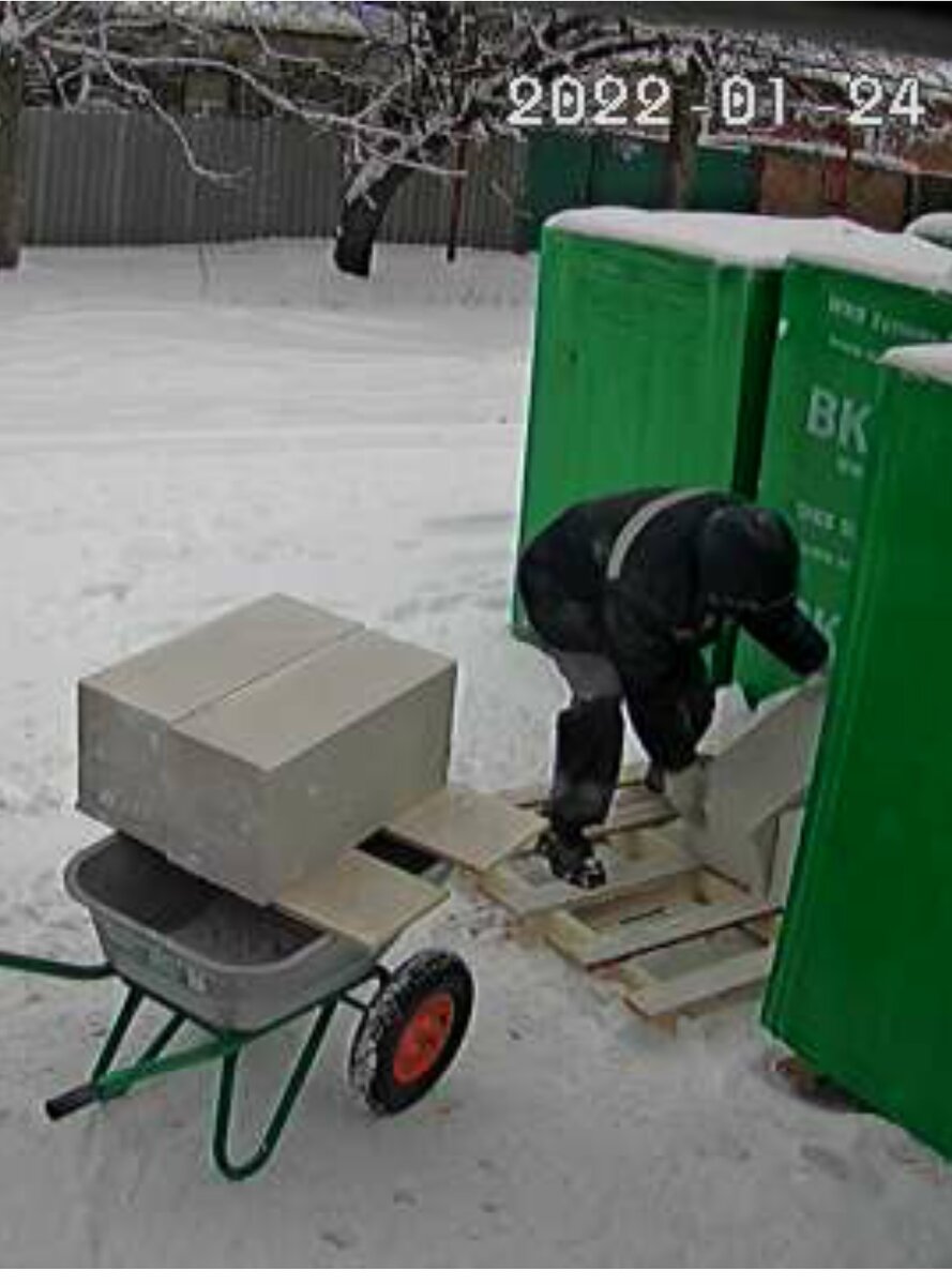 На тачку присрал две детали ЛДСП для удобной перевозки тяжелых блоков.за раз 4 блока веземоколосорока метров. три вдоль и один поперек сверху. и так много раз