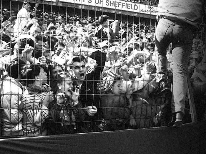 15 апреля 1989 года произошла самая чудовищная из всех трагедий в истории английского футбола. 
94 болельщика клуба «Ливерпуль» были задавлены насмерть и ещё 766 получили ранения на стадионе «Хиллсборо» — во время полуфинального матча Кубка Англии против «Нотингем Форест».