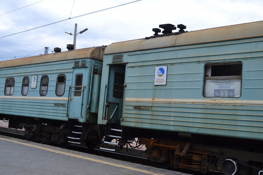 Поезд до петропавловск казахстан. Вагон поезда. Вагон электрички. Петропавловск поезд. Плацкартный вагон 2021.