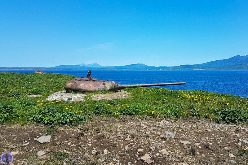 Горный курильские острова. Остров итуруп природа. Горный курильские острова. Итуруп остров. Скалы острова итуруп.