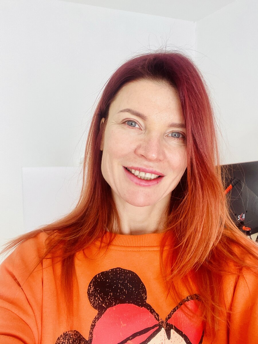 парикмахер, стрижка, рыжая, рыжие волосы, ходи, Микки Мауса, Франция