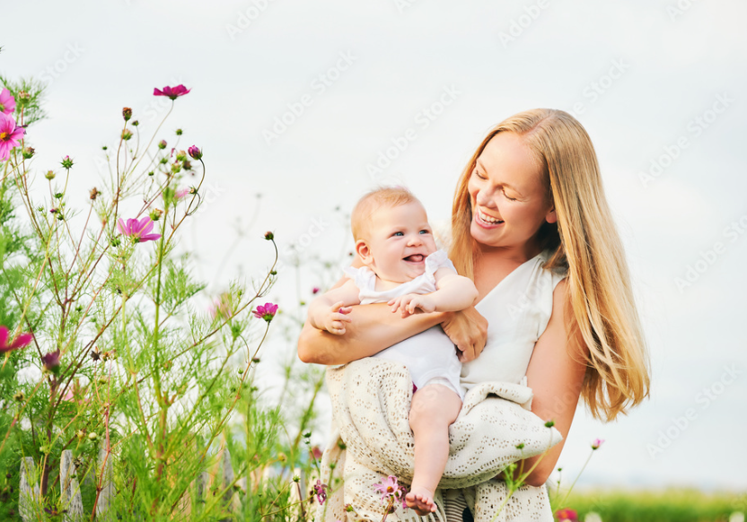 Все эти счастливые картинки материнства главную героиню лишь расстраивали....