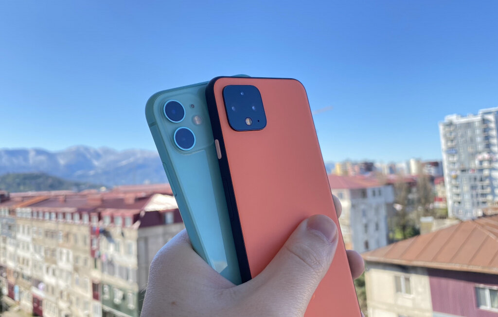    Pixel 4 vs iPhone 11