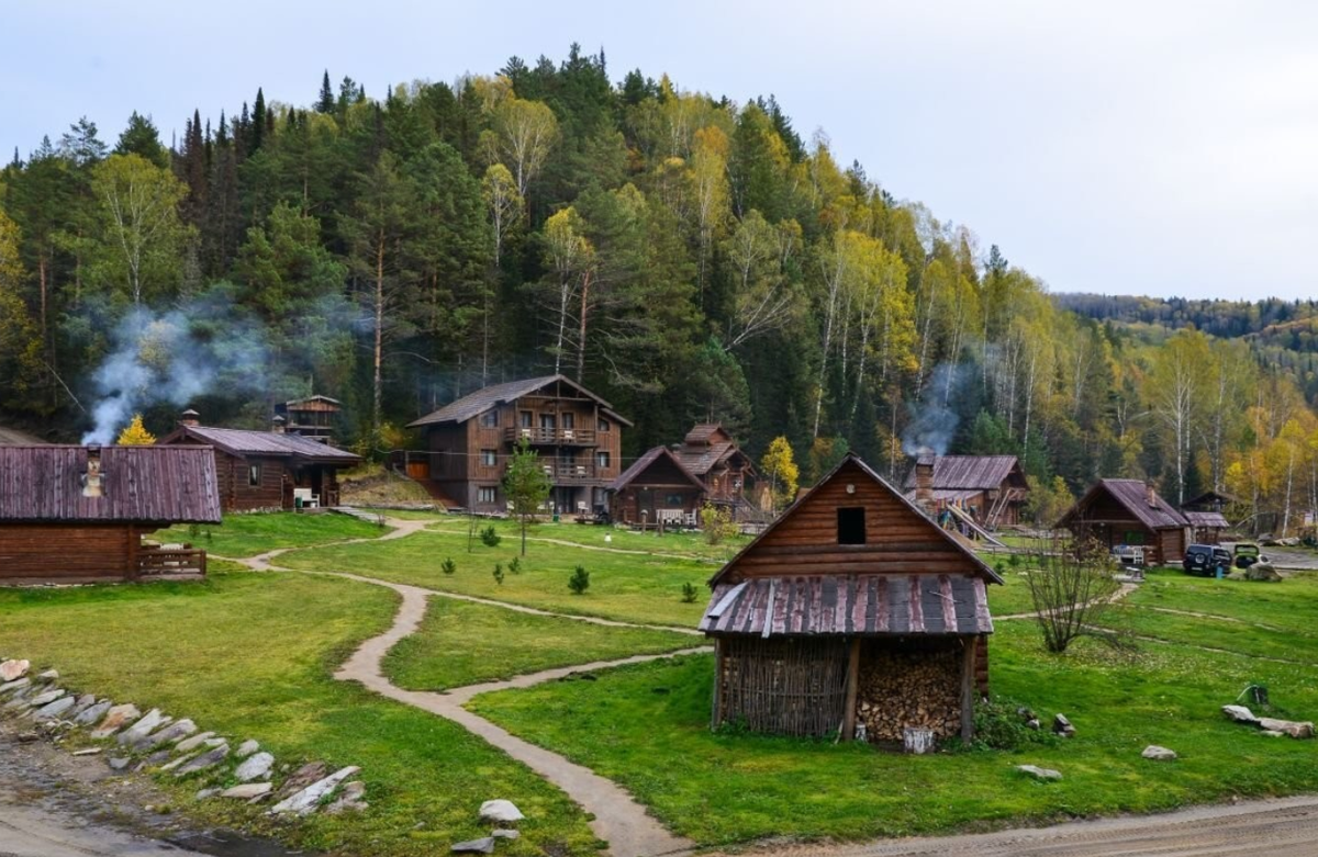 Деревушка дзен. Лесная Заимка Белокуриха. Таежная Заимка Белокуриха. Таежная Заимка горный Алтай. Таёжная Заимка Лесная сказка Белокуриха.