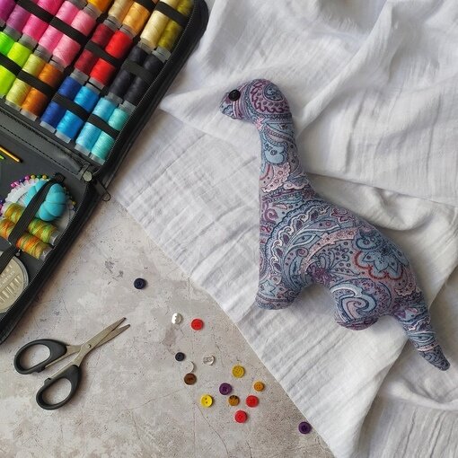 Динозаврик сшит ребенком (6 лет)