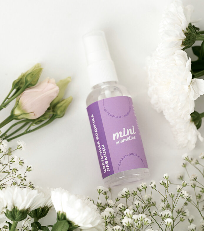 Цветочную воду Mini Cosmetics удобно брать с собой