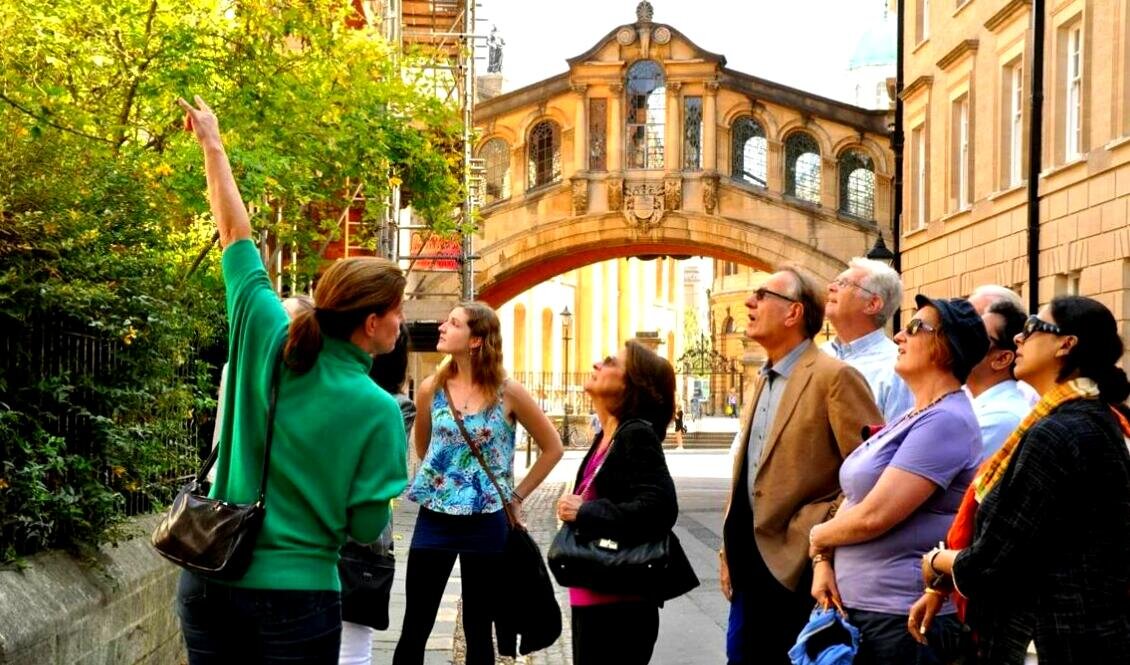 - Ты не покажешь Неаполь моим друзьям, молодым супругам? — спросил меня как-то сын по телефону — Они будут у вас всего один день и хотели бы увидеть город нестандартным.
- Конечно покажу!-2