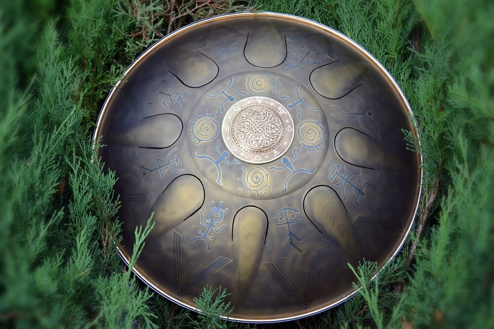 Handpan. Ханг. Ханг ударный музыкальный инструмент. Музыкальный инструмент Ханг драм. Ханг Чессен