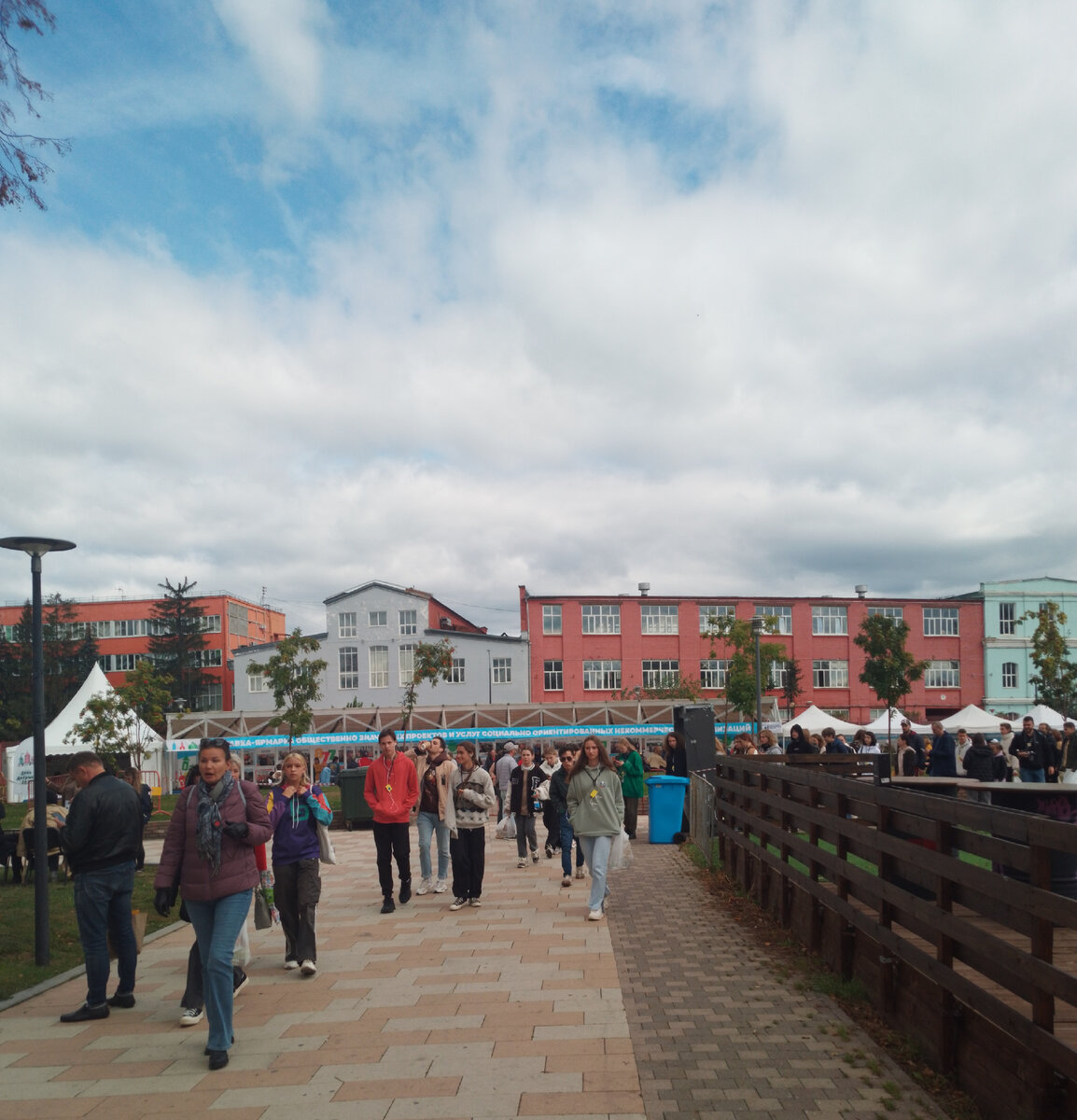 Нашему городу -877, но он  как всегда молод, красив, хорош собой, да ещё в в полном расцвете сил, радует своих жителей и гостей, историческими  памятниками, итересными музеями, замечательными...-6