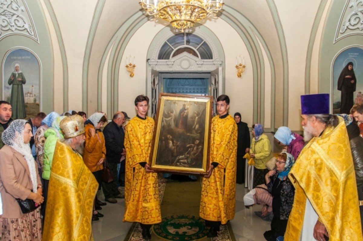    Мироточивую икону «Всех скорбящих Радость» привезли в Тамбов