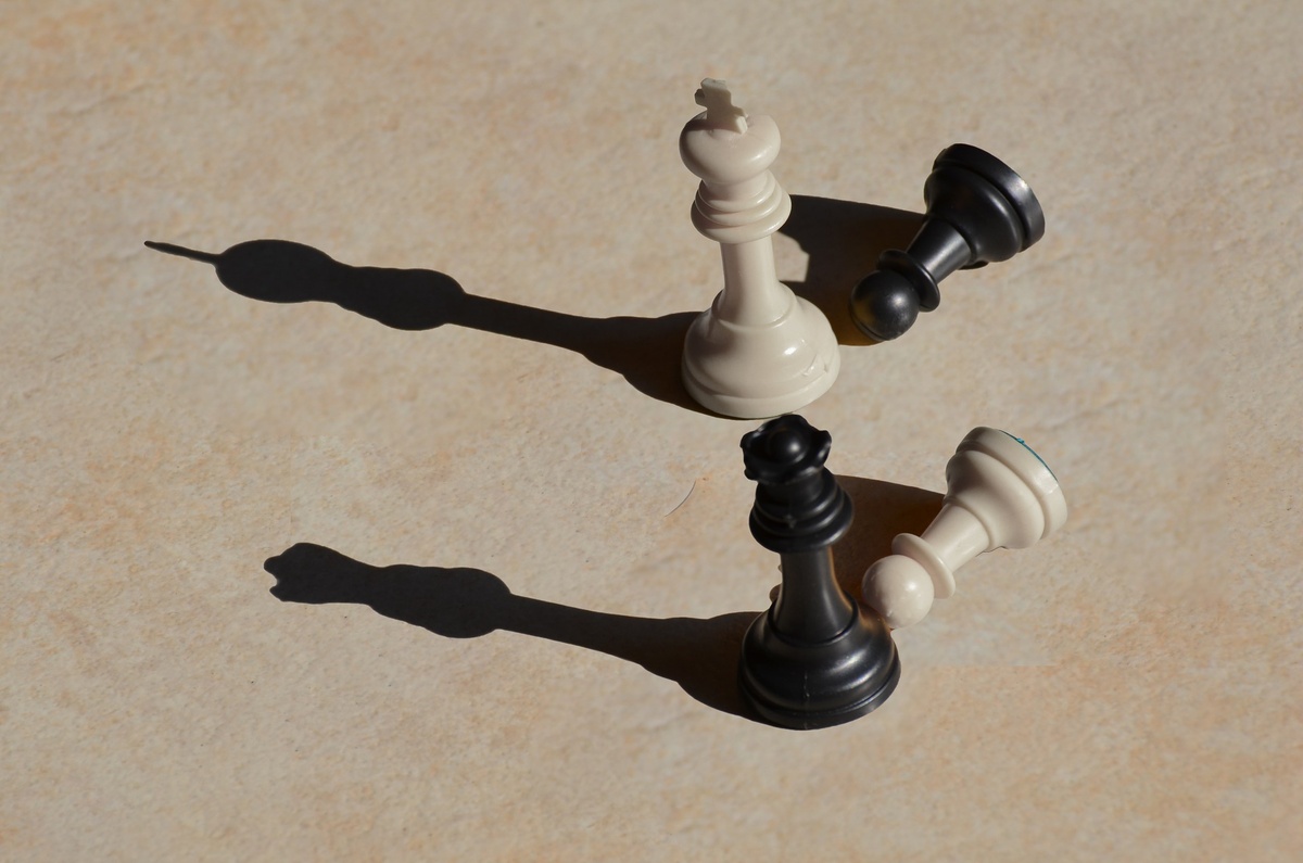 Некоторые решения влияют на всю нашу жизнь,поэтому принимать их нужно обдуманно и стратегически верно.