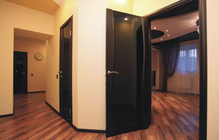 Пластиковые межкомнатные двери