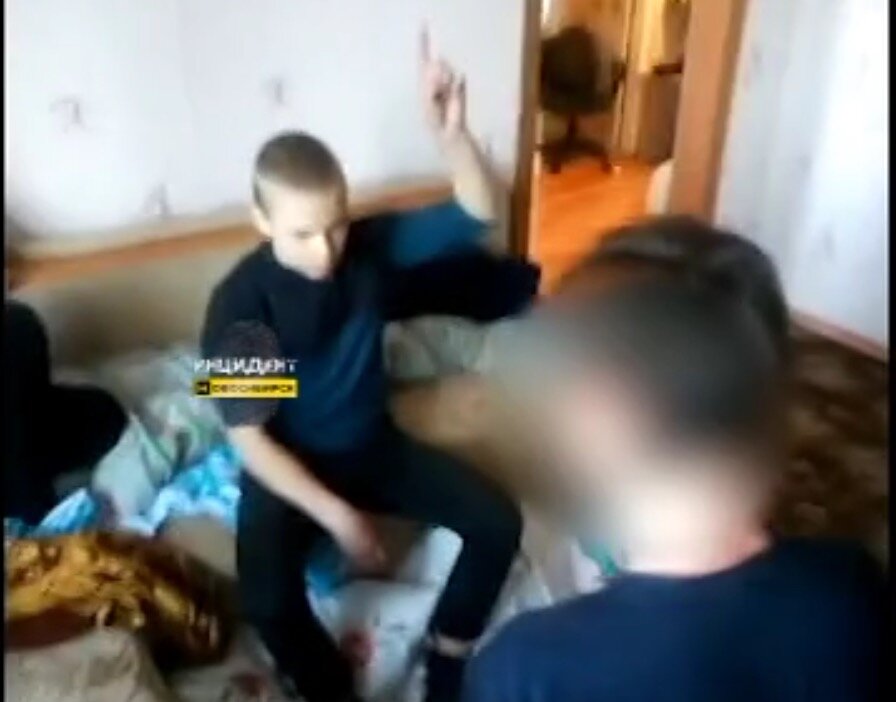 школьницы избили сверстницу.