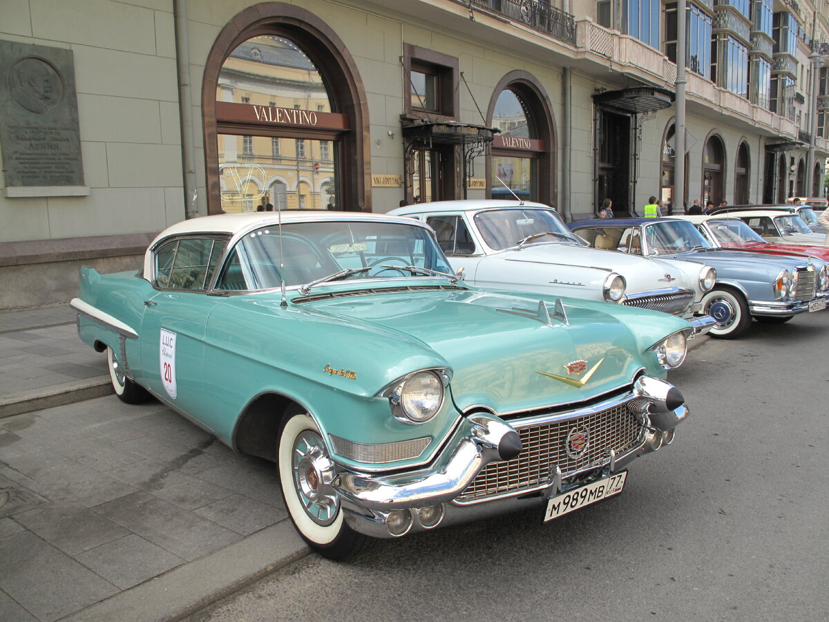 Cadillac Coupe Deville 1957 года